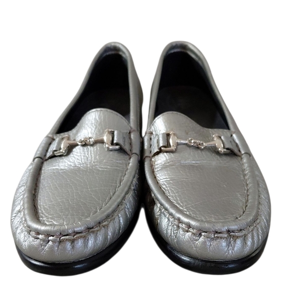 NEW SAS Metro Silver Slip On Tri-Pad Foot-Shape® Comfort Shoe Size 6.5 - Picture 2 of 10